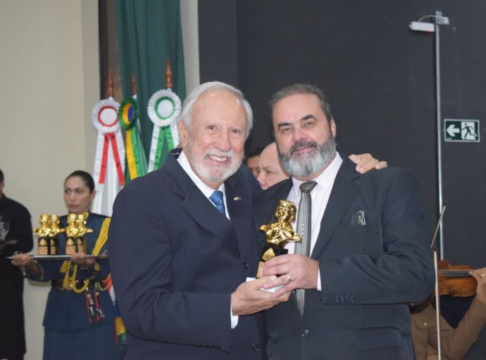 Aspra é homenageada com o Troféu Alferes Tiradentes