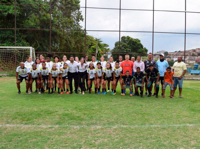 Subsecretária Estadual de Políticas sobre Drogas, Claudia Leite, participa de encontro com as atletas do Projeto Futebol é Vida