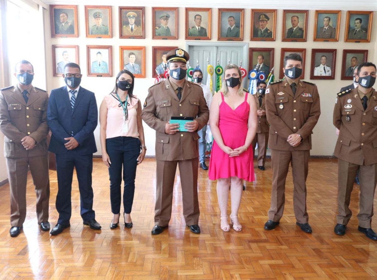 Aspra prestigia formatura do CEFS II e premia formandos