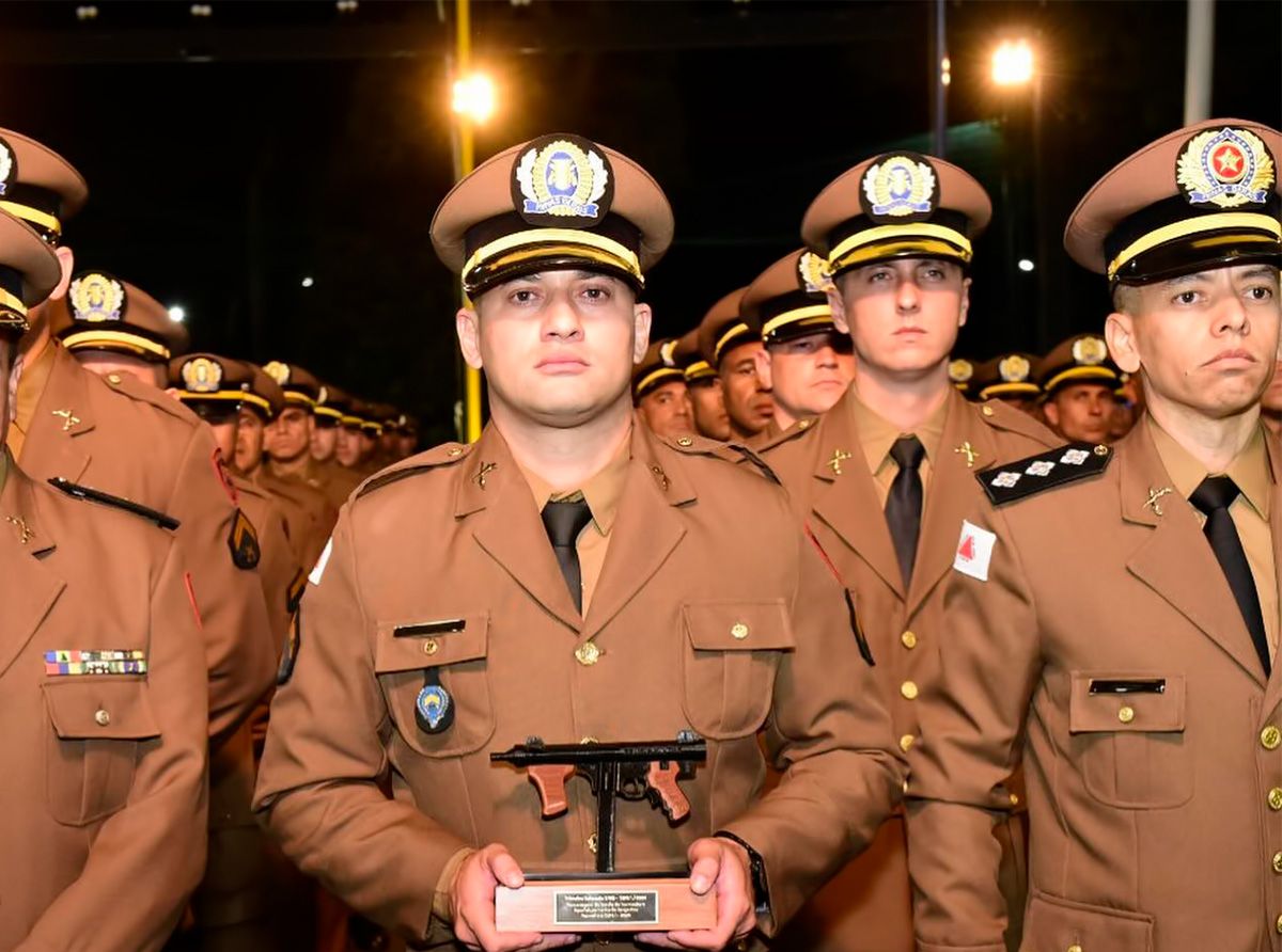 Alunos do Curso Especial de Formação de Sargentos (CEFS I 2024) comemoram formatura
